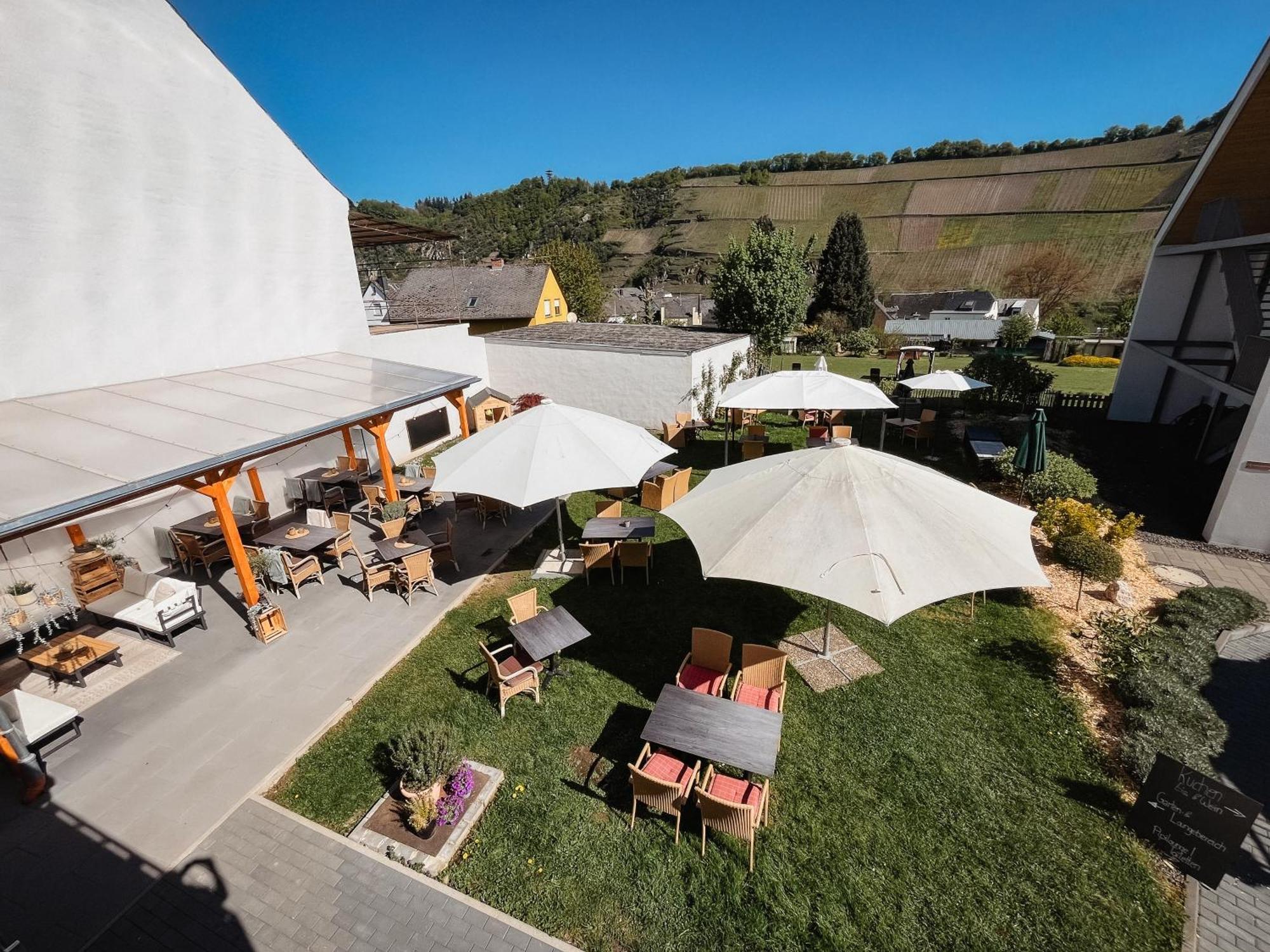 Hotel Restaurant Zur Marienburg Pünderich Exteriör bild